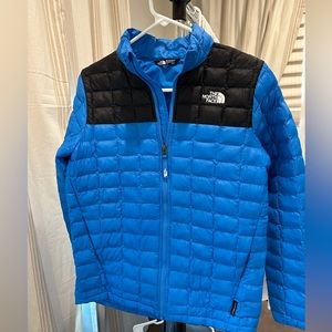 Like new North Face thermoball blue jacket puffer boys youth large 14/16 quilted